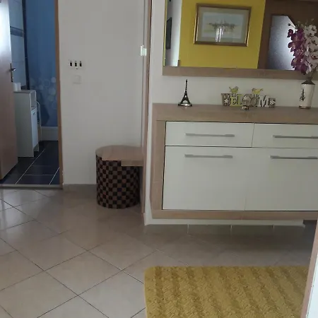 Apartment Danijela Grohote